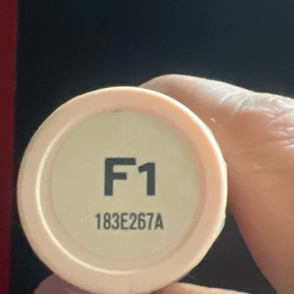 Makeup Revolution Fast Base Stick Foundation F1 Light Cream New